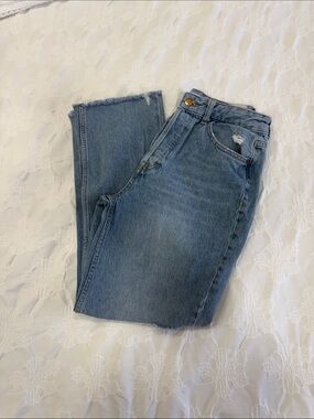 Classic High-Waist Light Blue Women’s Jeans